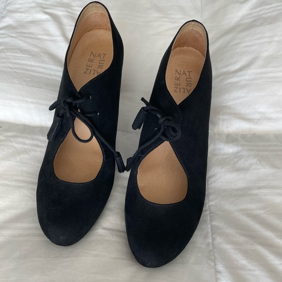 Naturalize size 10 heels - worn ONCE - Picture 5 of 6